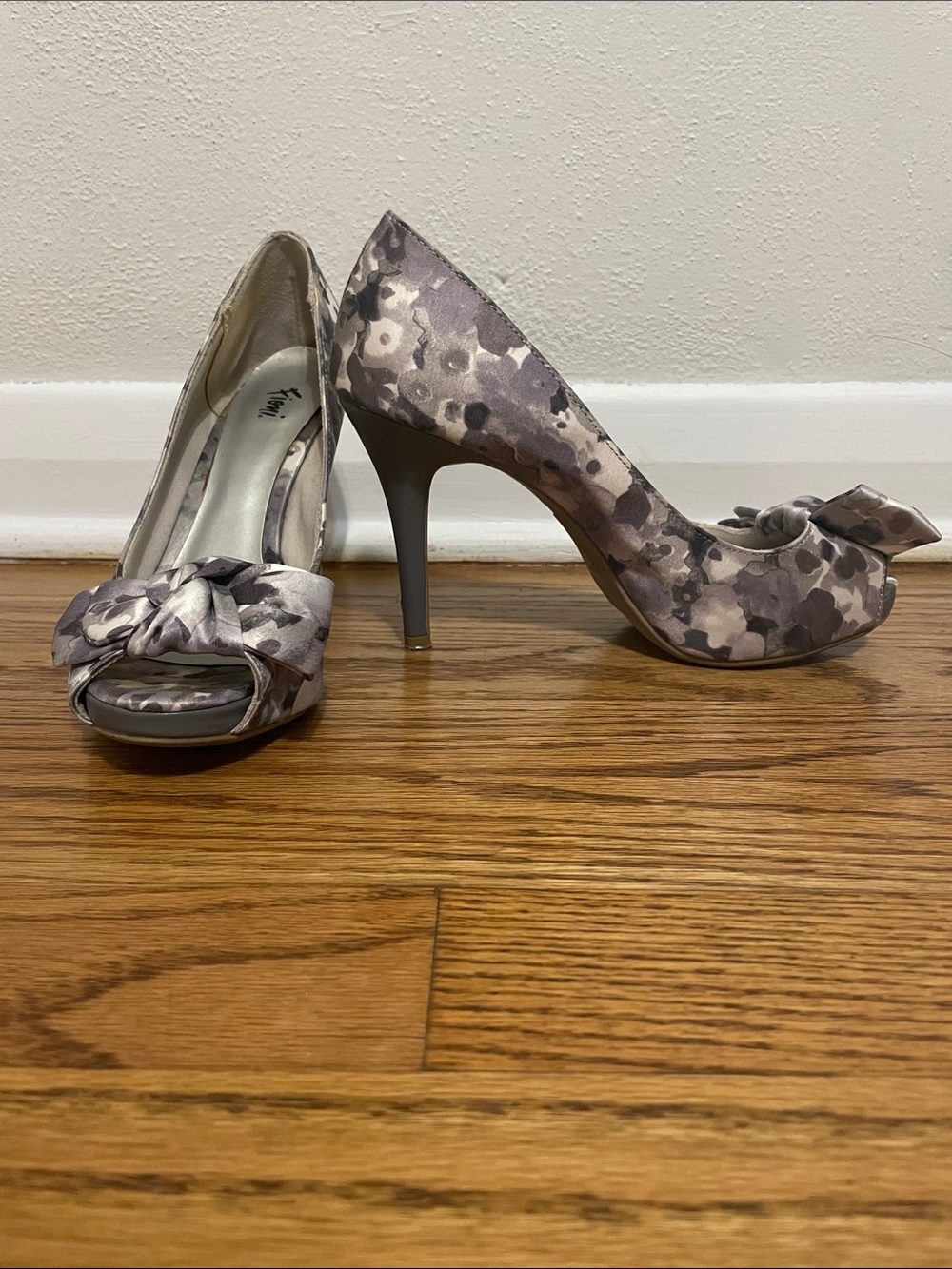 Floral Satin Peep-Toe Heels with Bow - Gray